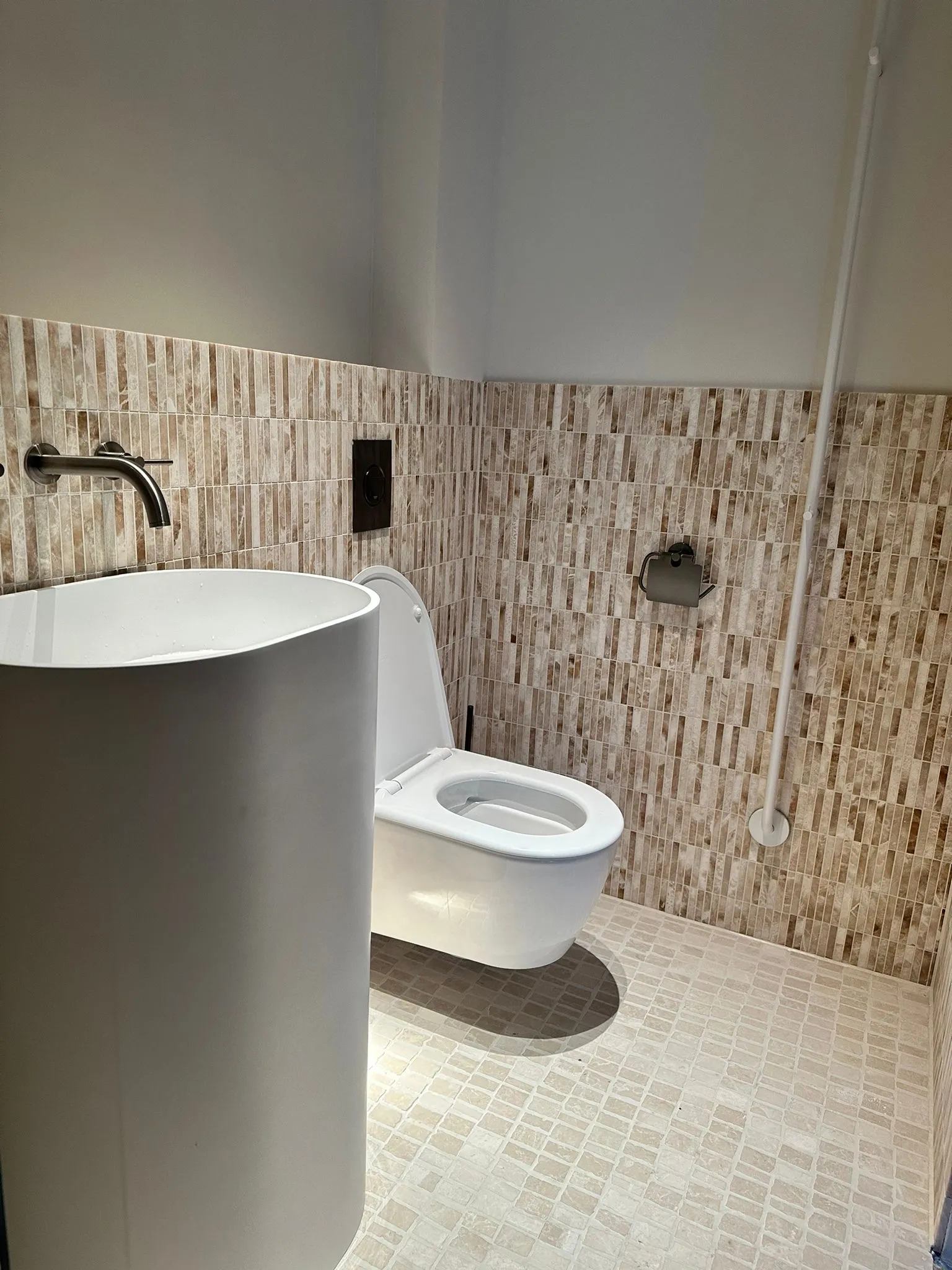 Badkamer Renovatie met Travertin-Look